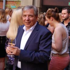 Ein Hauch von Weinfest vor der Marktkirche: OB kündigt „Weinsommer der Städtepartnerschaften“ im August an